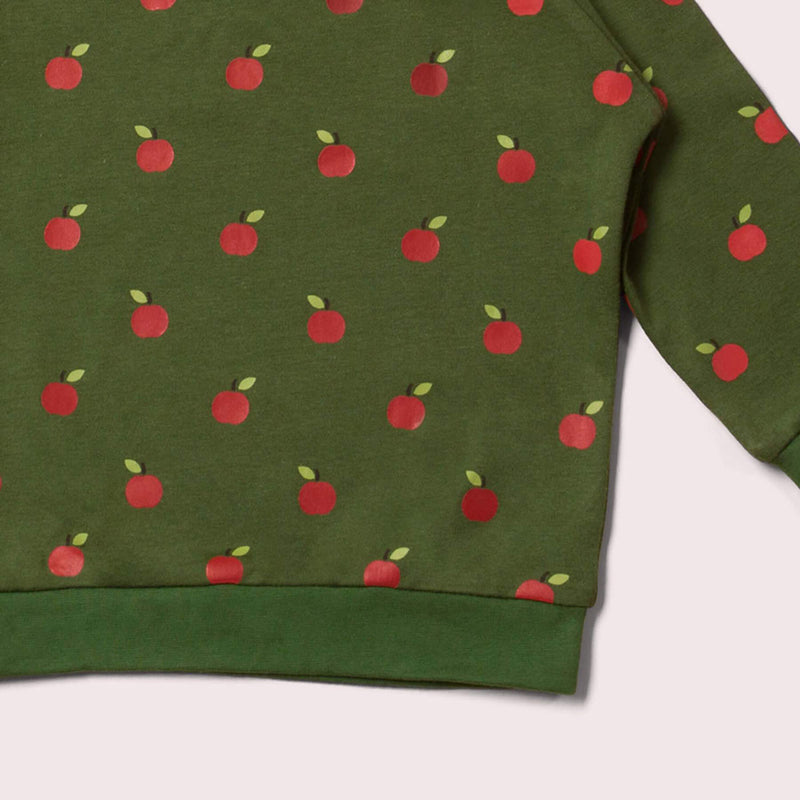 dettaglio felpa in cotone verde con mele rosse