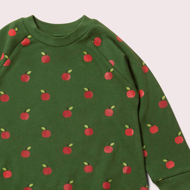 dettaglio vestito bambina girocollo verde con mele rosse