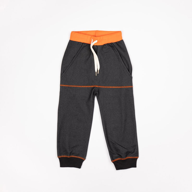 pantaloni lunghi grigio scuro con fascia in vita arancione